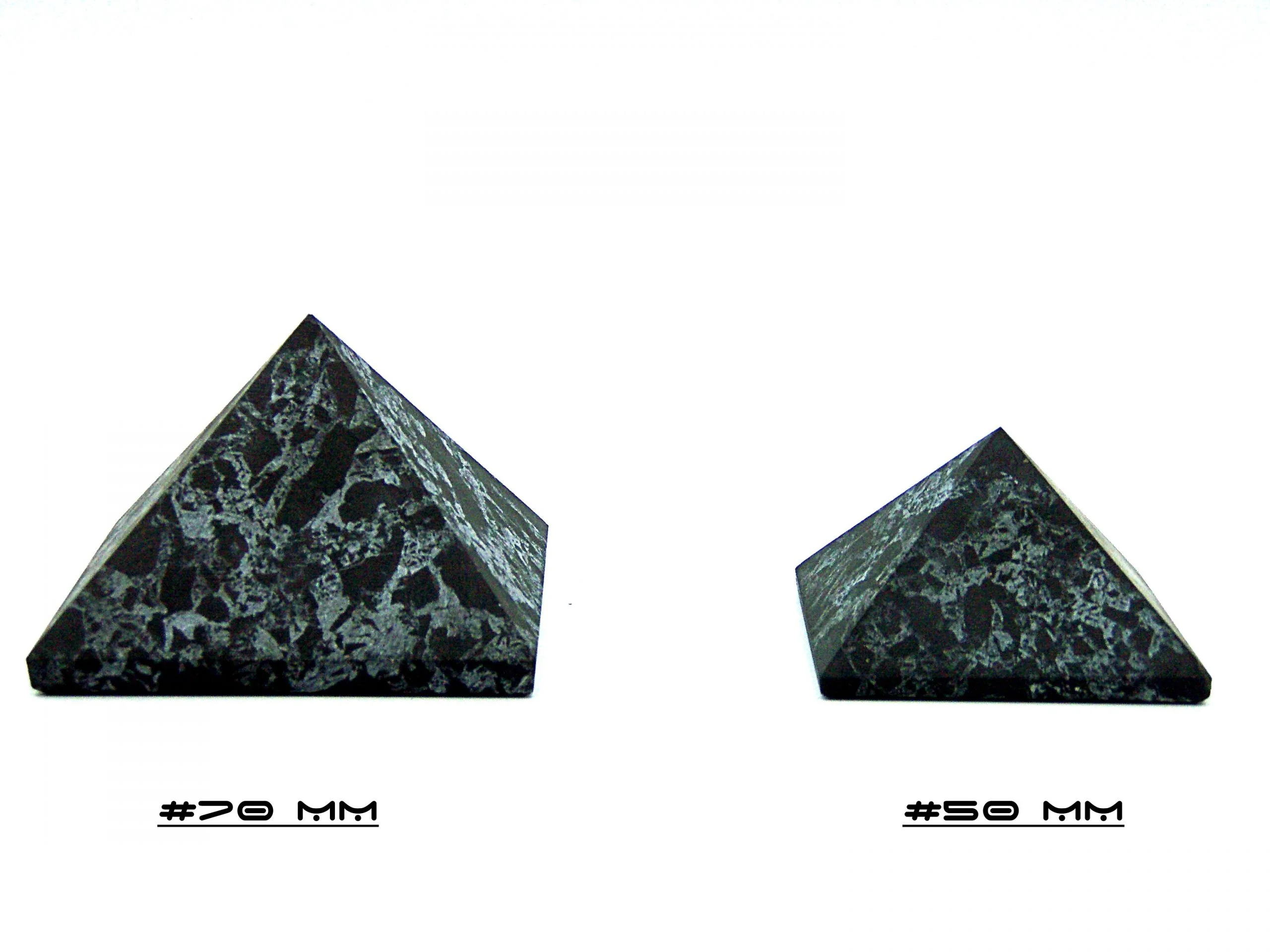 Pyramides de Shungite et Quartz