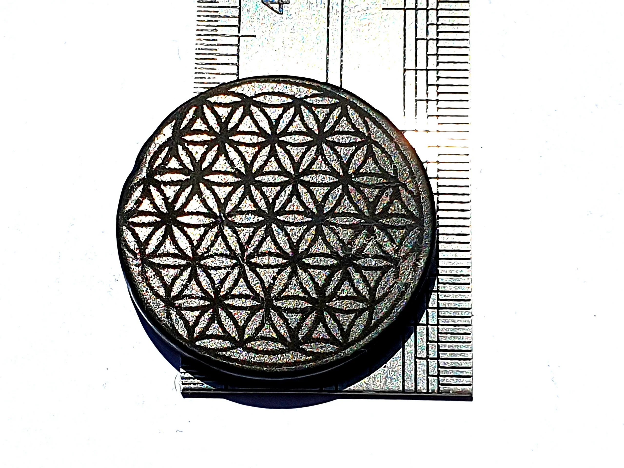 Pastille de Shungite Gravée 30 Mm